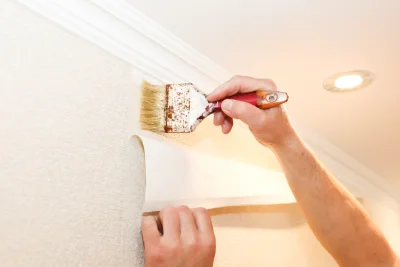 Pose de papier peint à Vernais — revêtements muraux et toiles de verre